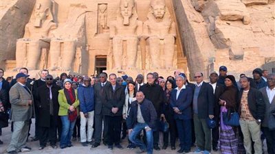 وزيرا السياحة والاثار يصطحبان عددا من السفراء الأجانب في جولة للمواقع الأثرية بالاقصر