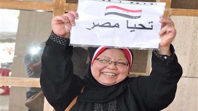 ظهور لافت للمرأة المصرية بالخارج في الاستفتاء على التعديلات الدستورية.. (صور)