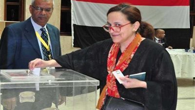 سيدات مصر الأكثر حضوراً في الاستفتاء علي تعديل الدستور.. (فيديو)