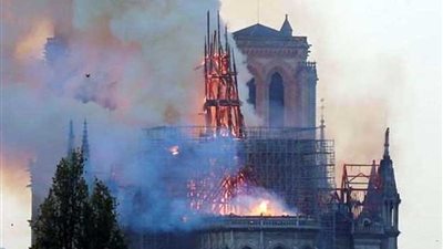 السعودية تعلن تضامنها مع فرنسا بعد حريق في كاتدرائية نوتردام التاريخية