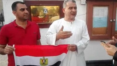 شاهد.. مصري من أمام السفارة المصرية بالبحرين: شارك في الاستفتاء من أجل مصر