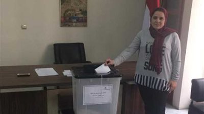 في حب مصر .. رغم الأمطار والثلوج المصريون في إيران يتوافدون للتصويت في الاستفتاء