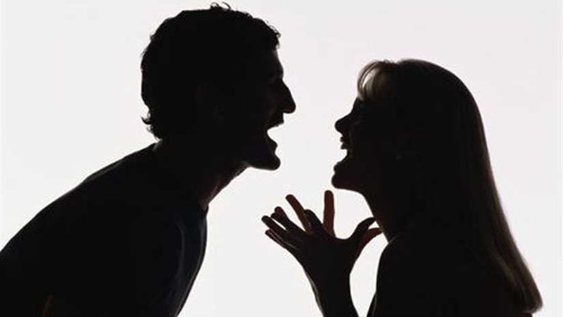 بمادة سامة.. زوجة