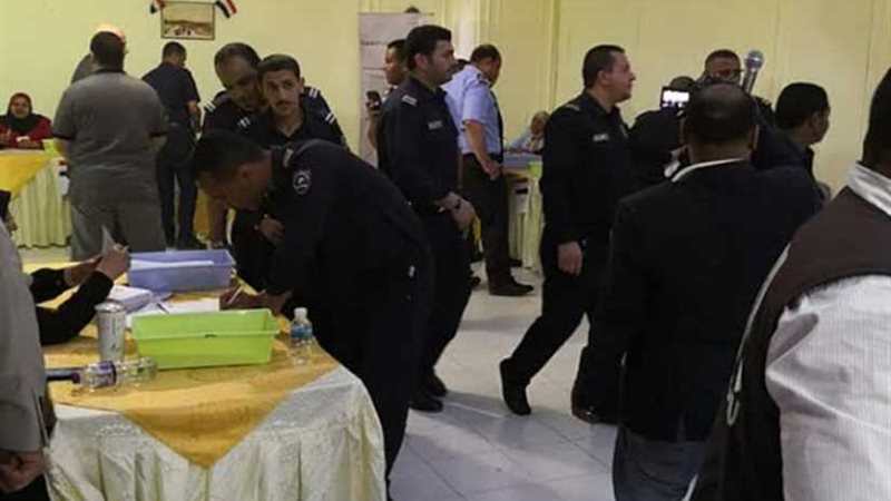 توافد المصريين بكثافة