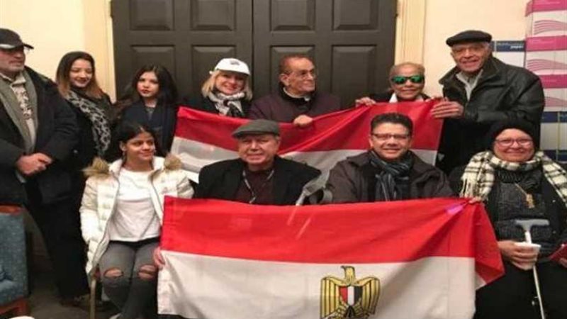 إقبال من المصريين