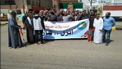 بلافتات ”انزل وشارك“.. بدء توافد المواطنين أمام مراكز الاقتراع بـ”المنوفية“