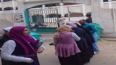 أهالي كفر الشيخ يتوافدون على لجان الاقتراع للمشاركة في الاستفتاء