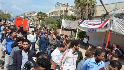 الشباب يتصدرون المشهد بالاستفتاء الدستوري في بورسعيد