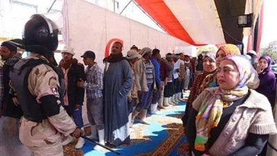 ناخبو أبو راضي وبياض العرب الصناعيتين ببني سويف يشاركون في الاستفتاء