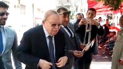 شاهد.. رئيس مجلس الشعب الأسبق يشارك في الاستفتاء على الدستور