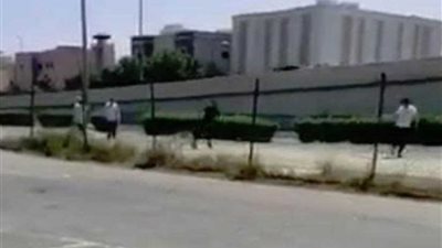 مصريون يطاردون إخوانياً في الكويت لمحاولته عرقلة الاستفتاء