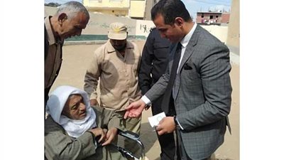 القاضي يذهب لناخب 