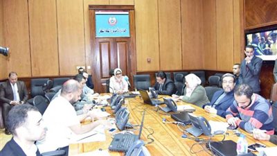 وزيرة الصحة تترأس غرفة أزمات الوزارة لمتابعة خط تأمين الاستفتاء
