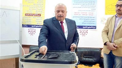 رئيس جامعة طنطا يدلي بصوته فى التعديلات الدستورية