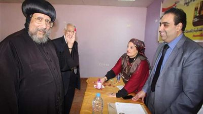 الأنبا إرميا يدلي بصوته في استفتاء تعديل الدستور‬