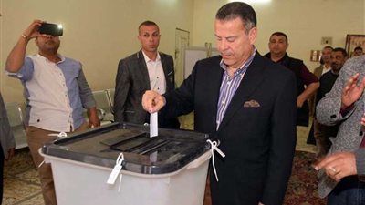 محافظ بني سويف يدلي بصوته في الاستفتاء على التعديلات الدستورية