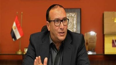 رئيس دار الأوبرا المصرية يدلي بصوته في الاستفتاء على التعديلات الدستورية