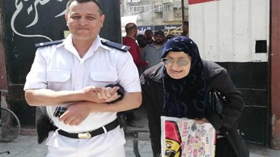 أفراد الجيش والشرطة في خدمة الناخبين ببورسعيد (صور)