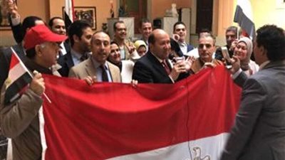 سفير مصر في روما : إقبال متزايد من أبناء الجالية المصرية فى ثانى أيام الاستفتاء