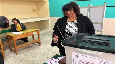 وزيرة الثقافة تدلي بصوتها في الاستفتاء على التعديلات الدستورية