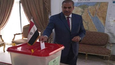 رئيس جامعة الأزهر يدلي بصوته في سفارة مصر بالبحرين