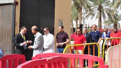 المصريون بالخارج يتوافدون على مقار السفارات والقنصليات للاستفتاء على التعديلات الدستورية