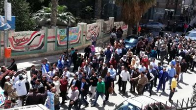 مسيرة لموظفي 