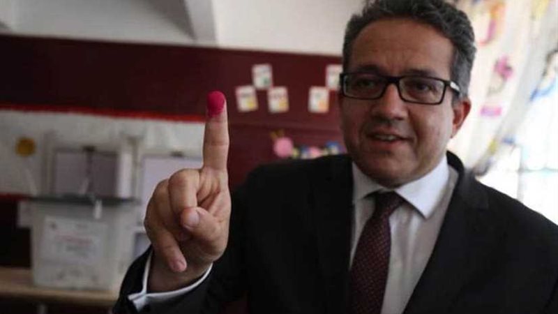 العناني وهيكل يدليان