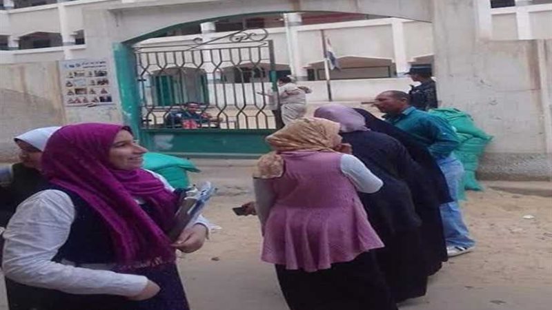 أهالي كفر الشيخ يتوافدون