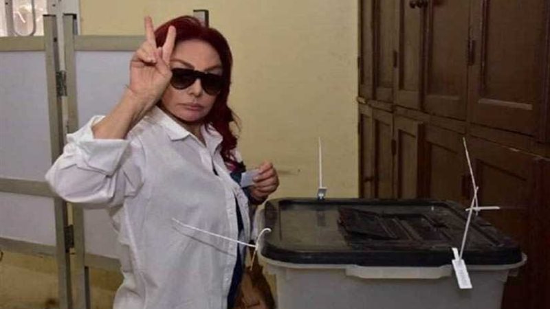 نبيلة عبيد ترفع علامة