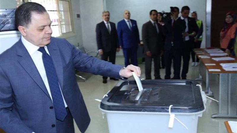 وزير الداخلية يدلى