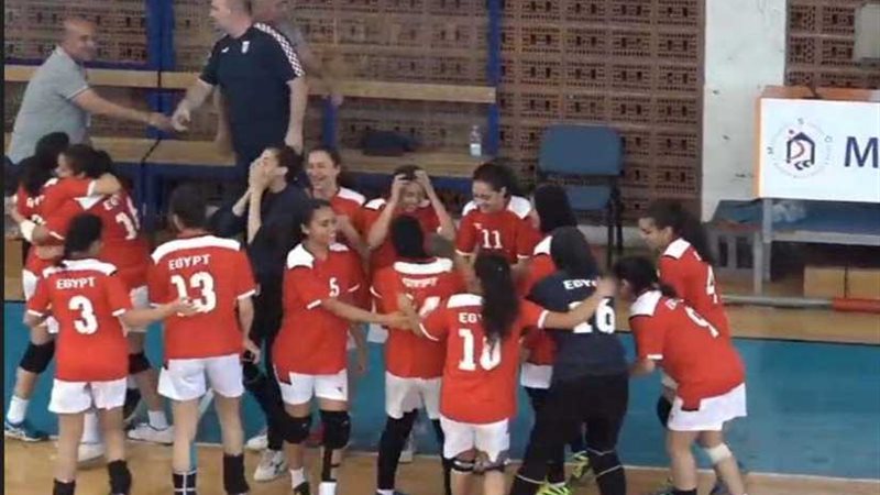 ناشئات اليد يحصدن