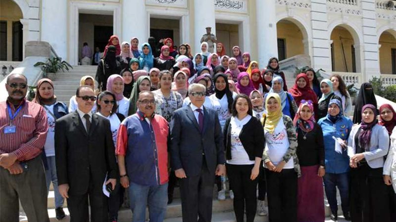 إقبال كبير من الشباب