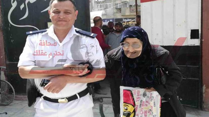 يد تحمي ويد تحنو..