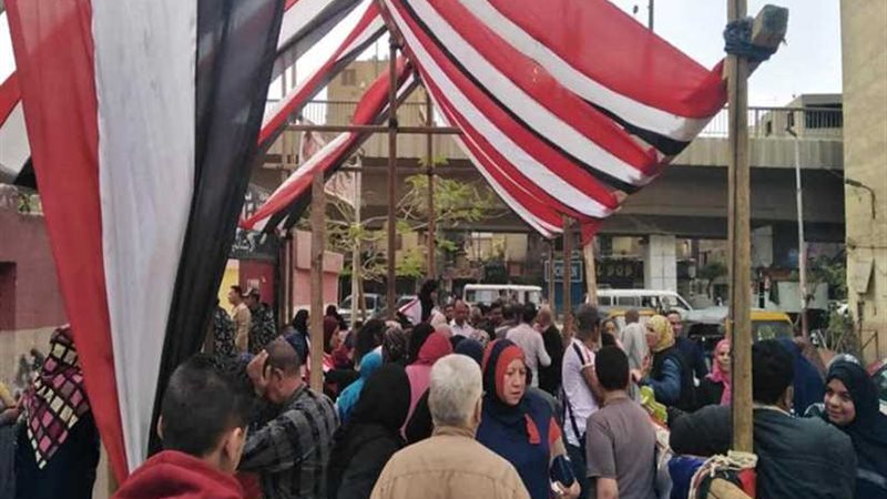 300 شاب وفتاة لمساعدة