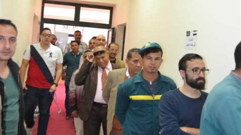 إقبال كبير من العاملين