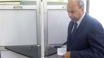 رئيس جامعة المنيا يدلي بصوته في التعديلات الدستورية