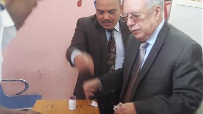 رئيس محكمة استئناف الإسماعيلية يدلي بصوته داخل لجنة فاطمة الزهراء