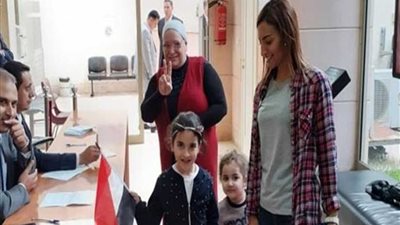 انتهاء الاستفتاء على التعديلات الدستورية في لبنان وبدء فرز الأصوات