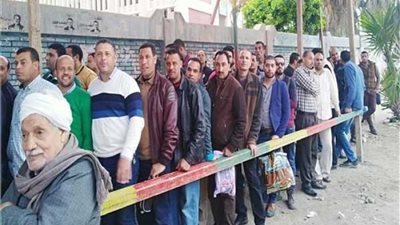 توافد المواطنين بكثافة للتصويت في اليوم الثالث والأخير للاستفتاء