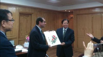 نائب رئيس جامعة الأزهر يستقبل وفدًا صينيًا لبحث التبادل الثقافي وتعزيز قيم التسامح والحوار