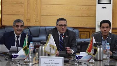 رئيس جامعة بنها يستقبل وفدا طلابيا من جامعتي 