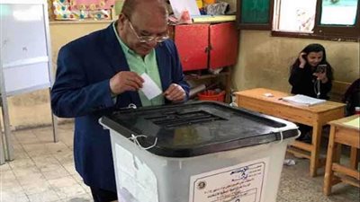 الفنان صلاح عبد الله يرد على المشككين من داخل لجنة الاستفتاء.. (صور)