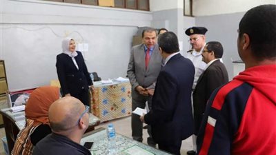 سعفان يتفقد لجان الاستفتاء بالجامعة العمالية