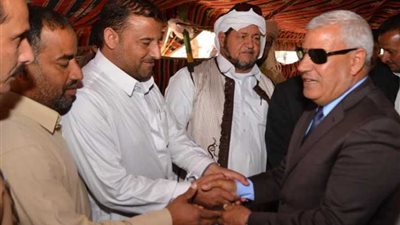 محافظ مطروح يتفقد سير عملية الاستفتاء بالضبعة وبراني