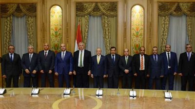 العصار يشهد توقيع بروتوكولا لتسويق منتجات (مصنع 999 الحربي)