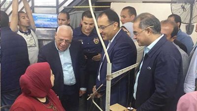 رئيس الوزراء يتفقد مركز خدمة المواطنين ببورسعيد
