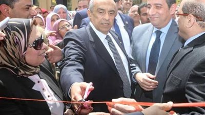 وزير الزراعة يفتتح معرضًا لبيع المنتجات الغذائية بأسعار مخفضة