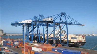 ميناء دمياط يستقبل 11 سفينة حاويات وبضائع عامة خلال 24 ساعة