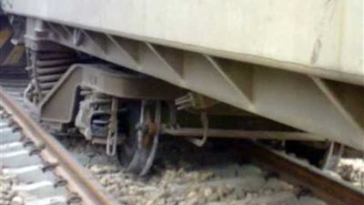 خروج جرار قطار عن القضبان بخط 